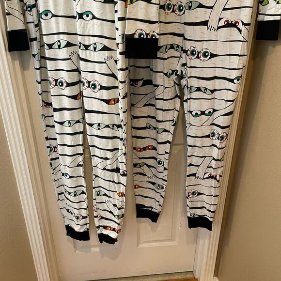 Old Navy Spooky Eyes Set Of Onesie Unisex Pajamas Button Front XL and L TALL - Picture 4 of 16